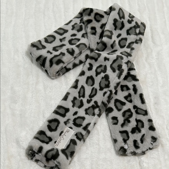 😊 NWT Minky Couture Plush Scarf - Picture 1 of 2